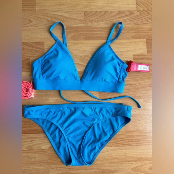 New Set of 2 Bikini Size L - Picture 2 of 4